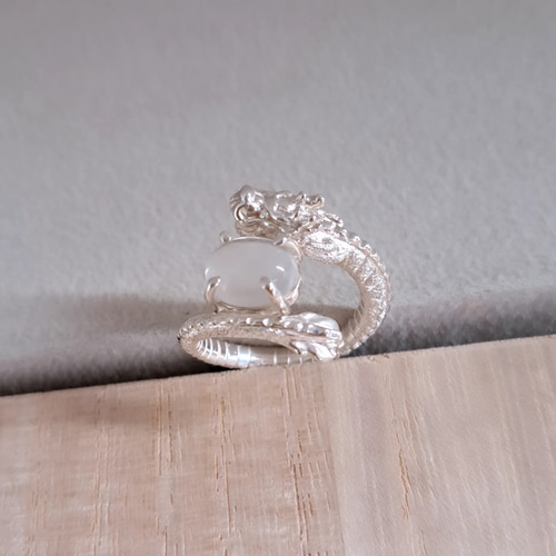 龍と水晶の指輪 】 龍リング 龍アクセサリー シルバー龍 ドラゴン 水晶