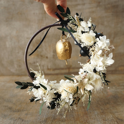 8.アイアンベルリース カウベル付きドアリース アイアンリング ホワイト リース