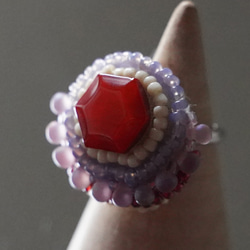 健談戒指 159 一種尺寸適合大多數珠繡戒指紅紫色超大戒指 第1張的照片