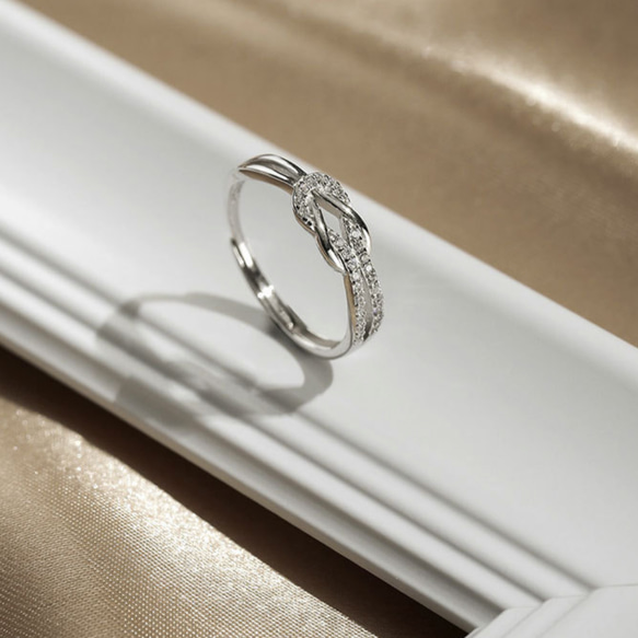 シルバー925 細め　結び目　リング　指輪　silver925 フリーサイズ  大きさ調整可能 1枚目の画像