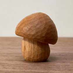 キノコの置物 木彫り 2体セット 台付き（素材：チェリー/メープル）（No.S2009） 13枚目の画像