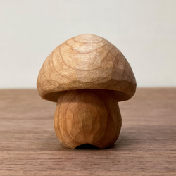 キノコの置物 木彫り 2体セット 台付き（素材：チェリー/メープル）（No.S2009） 12枚目の画像