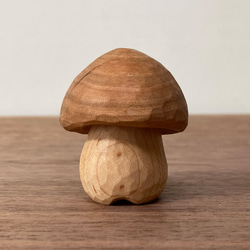 キノコの置物 木彫り 2体セット 台付き（素材：チェリー/メープル）（No.S2009） 6枚目の画像