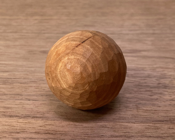 キノコの置物 木彫り 2体セット 台付き（素材：チェリー/メープル）（No.S2009） 10枚目の画像