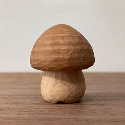 キノコの置物 木彫り 2体セット 台付き（素材：チェリー/メープル）（No.S2009） 8枚目の画像