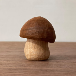 キノコの置物 木彫り 2体セット 台付き（素材：チェリー/メープル）（No.S2009） 7枚目の画像