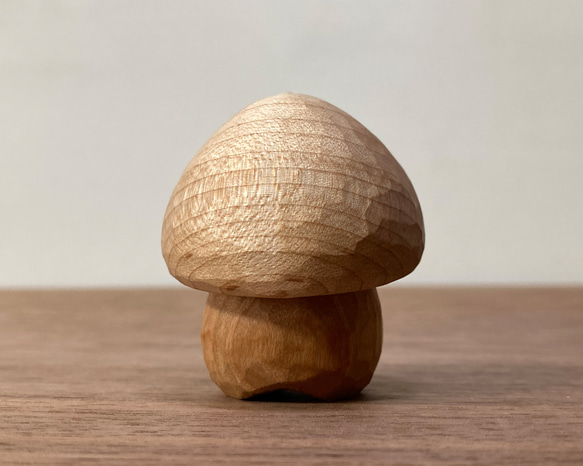 キノコの置物 木彫り 2体セット 台付き（素材：チェリー/メープル）（No.S2009） 14枚目の画像