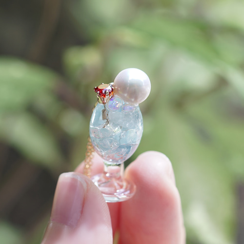 宝石のクリームソーダピアス・アクアマリン、オパール、ガーネット 