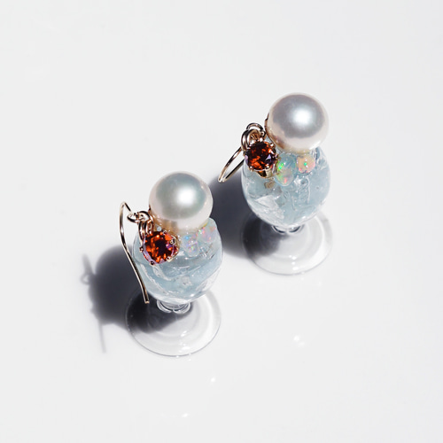 宝石のクリームソーダピアス・アクアマリン、オパール、ガーネット 