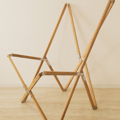 機能美の折り畳み椅子「トリポリナチェア」【オリーブ色】 - 室内