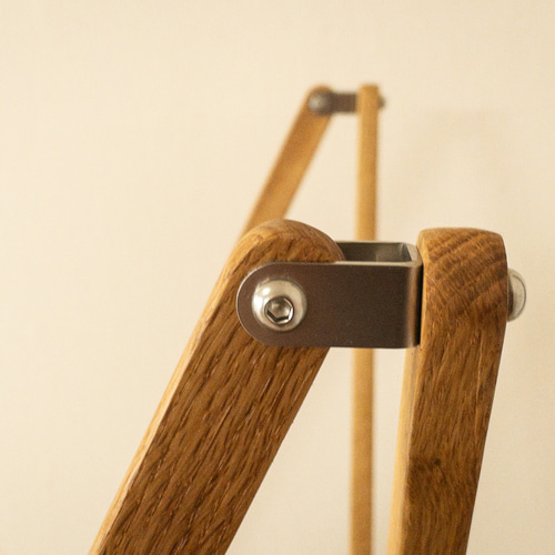 折りたたみ木製椅子　オリーブ 機能美の折り畳み椅子「トリポリナチェア」【オリーブ色】 - 室内