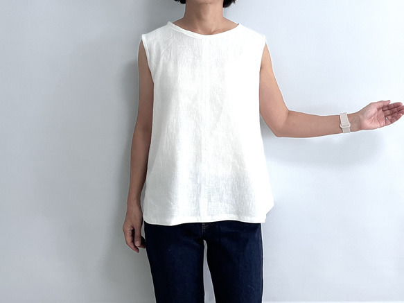 ノースリーブブラウス　忙しい朝の「何着よう？」に、迷わず手に取る一枚。　リネン　白 NB435 3枚目の画像