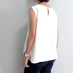 ノースリーブブラウス　忙しい朝の「何着よう？」に、迷わず手に取る一枚。　リネン　白 NB435 5枚目の画像