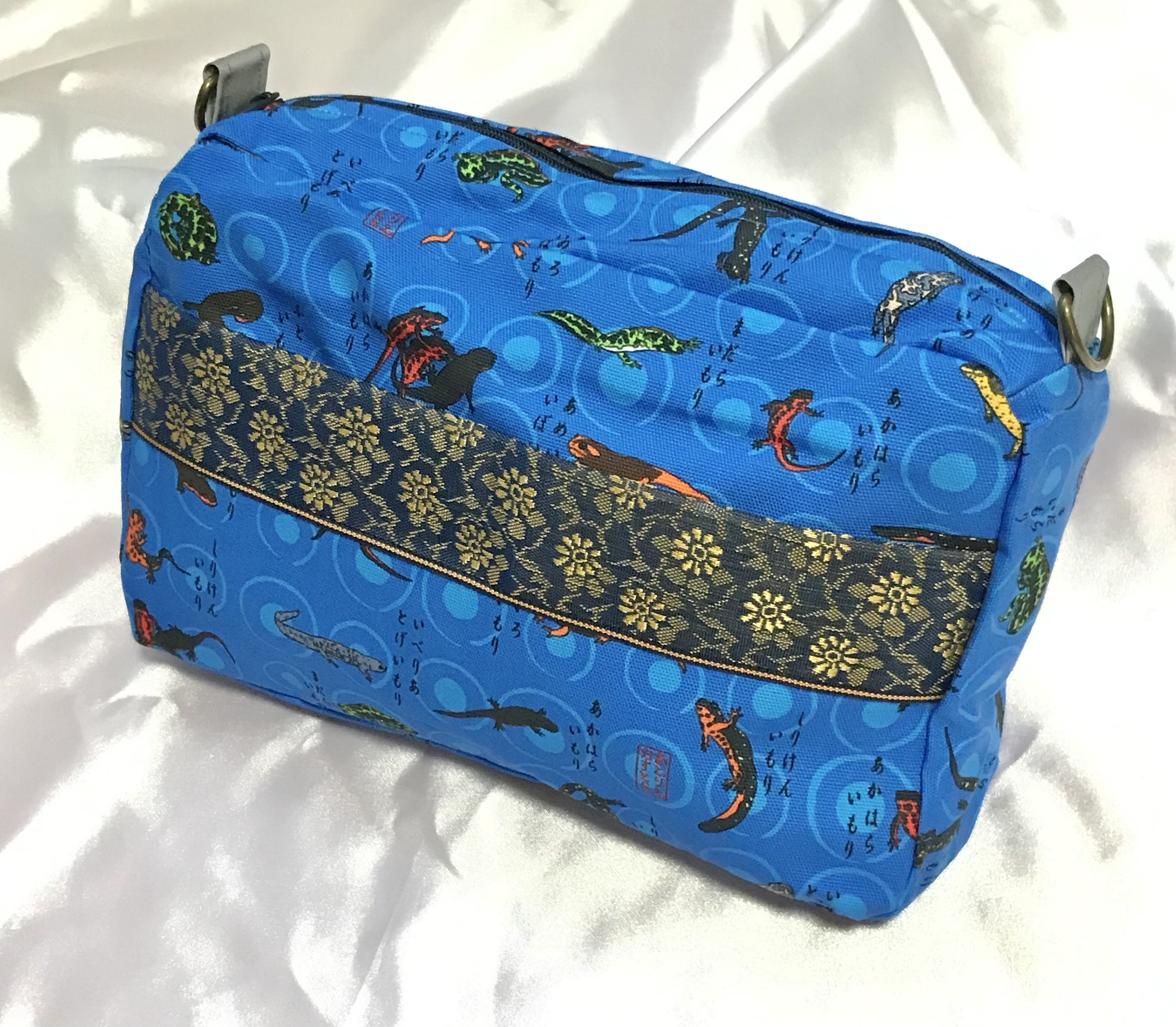 【オリジナル生地】イモリいっぱいポーチ/ポシェット（青）