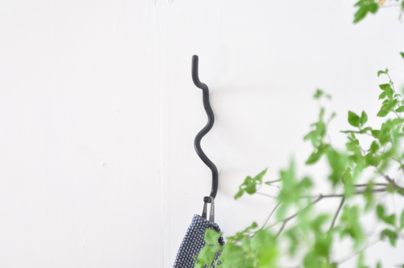 ウェーブハンガー　シングル　（フック・ハンガー・タオル掛け・カバン掛け・タオルハンガー ・ハンガーラック） 6枚目の画像