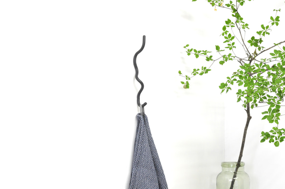 ウェーブハンガー　シングル　（フック・ハンガー・タオル掛け・カバン掛け・タオルハンガー ・ハンガーラック） 2枚目の画像