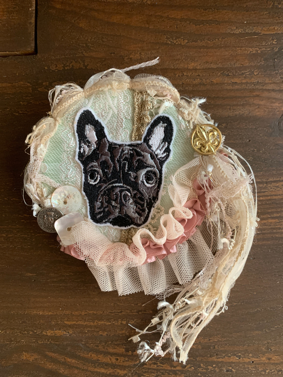 羊毛フェルト　刺繍　ブローチ　フレンチブルドック　ハンドメイド 羊毛フェルト 刺繍 ブローチ フレンチブルドック ハンドメイド