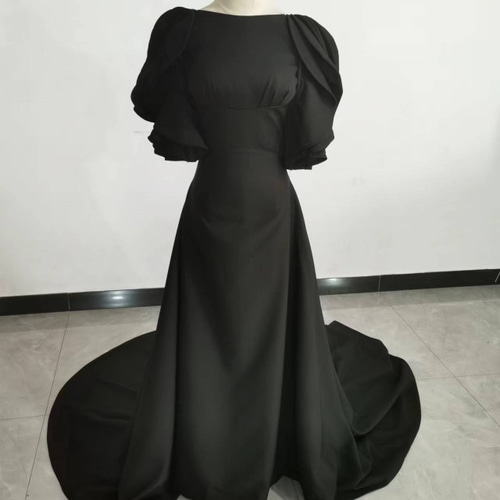 パーティードレス 黒/ブラック 背中見せ 半袖 マット生地 くるみボタン  