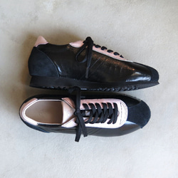 [成人黑x粉色！ ] 經典設計與高品質真皮！ EMA 運動鞋/琺瑯黑色 x 模切粉色 第6張的照片