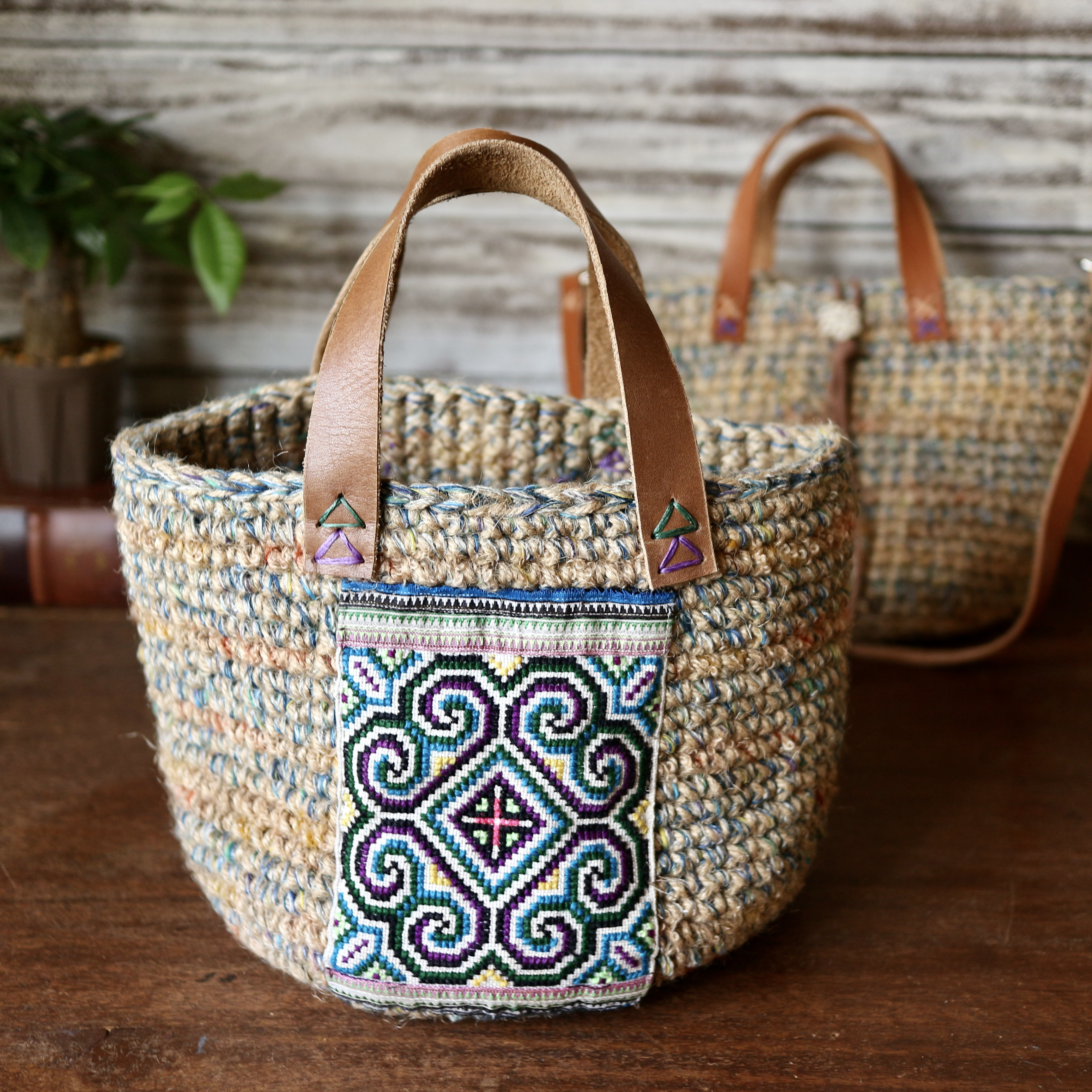 麦子 古布蚊帳刺し子トートバッグとラタンチェアー