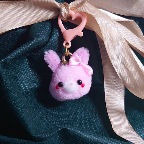 ポンポンプラカンマスコット♪コロコロ•×•うさちゃんフェイス