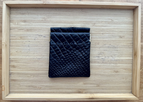 internal flex frame leather case 【black crocodile】 1枚目の画像