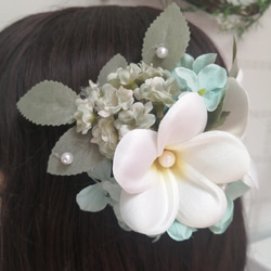 プルメリアの髪飾り　Wedding 　コサージュ　浴衣にも　ブルーグリーン　紫陽花　　真珠 8枚目の画像