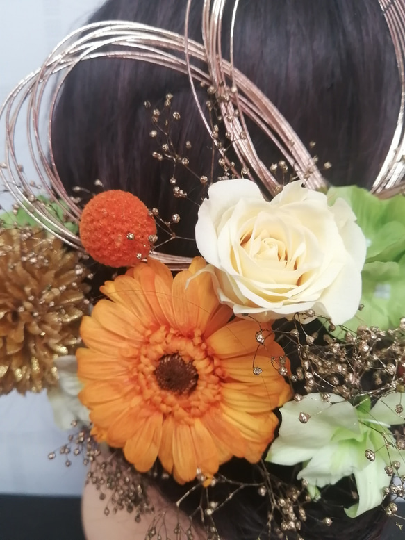 橙色&amp;金色頭飾 滿天星 非洲菊 玫瑰水引 繡球花等 第2張的照片