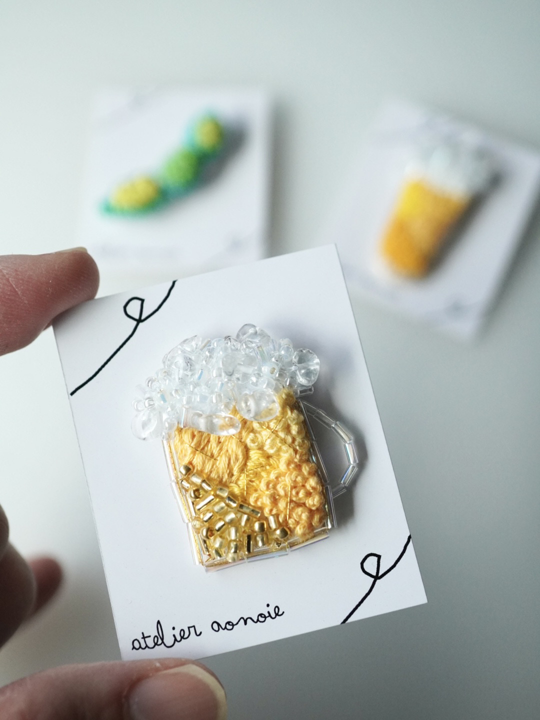 【日々のあれこれを浄化する】水晶ビーズと刺繍のビールブローチ