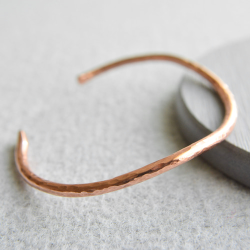 銅 バングルφ3㎜ 槌目 カーブ｜純銅 ブレスレット ハンドメイド メンズ