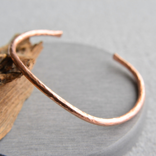 銅 バングルφ3㎜ 槌目 カーブ｜純銅 ブレスレット ハンドメイド メンズ