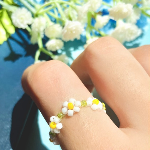 白いお花の指輪　マーガレット　ホワイト×グリーン　フラワー　韓国 2枚目の画像