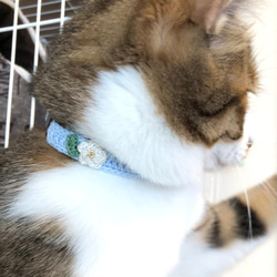 小さなお花　猫さんにやさしい首輪【かぎ針編み　猫の首輪　猫　首輪　セーフティバックル　アジャスター　軽い　やわらかい】 5枚目の画像