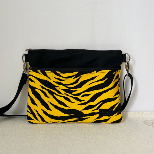 マチなし〉 虎柄 ショルダーバッグ 阪神タイガース akaneko サコッシュ