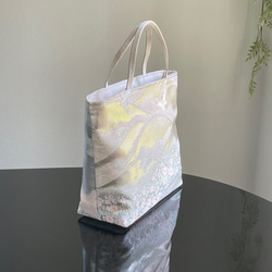 帯リメイクバッグ　夏帯　蝶と野山　トートバッグ　和装バッグ　帯バッグ　 3枚目の画像