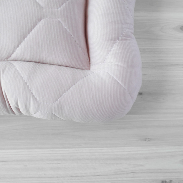 【完成品】フラット キャリークッション　さくらんぼ&リボン（ホワイト）×接触冷感生地（ピンク）　Mサイズ 8枚目の画像