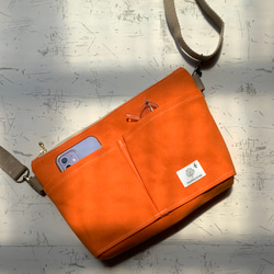 四角いファスナーサコッシュ　オレンジ　８号帆布　5ポケット　バッグインバッグにも　長財布が入る 2枚目の画像