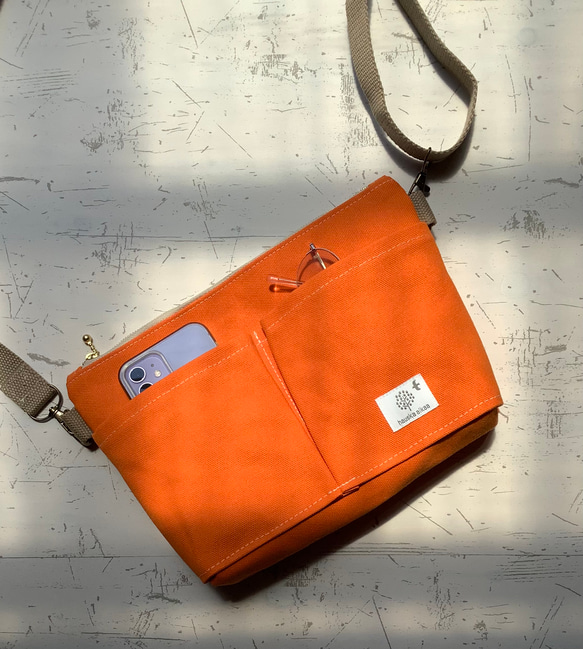 四角いファスナーサコッシュ　オレンジ　８号帆布　5ポケット　バッグインバッグにも　長財布が入る 2枚目の画像