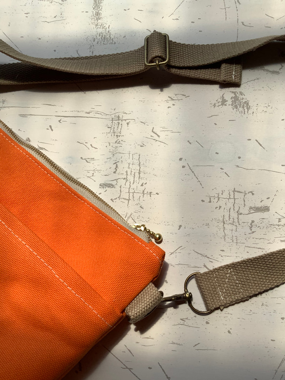 四角いファスナーサコッシュ　オレンジ　８号帆布　5ポケット　バッグインバッグにも　長財布が入る 8枚目の画像