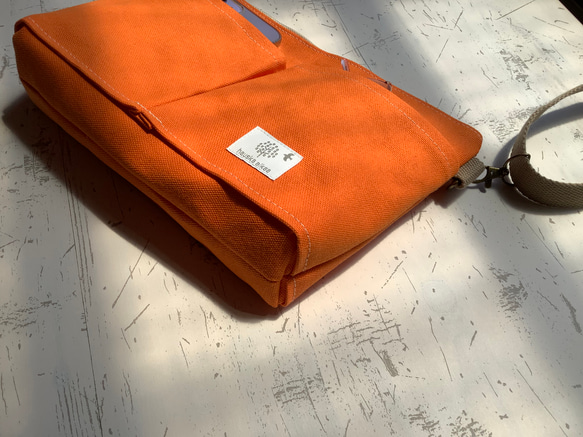 四角いファスナーサコッシュ　オレンジ　８号帆布　5ポケット　バッグインバッグにも　長財布が入る 7枚目の画像