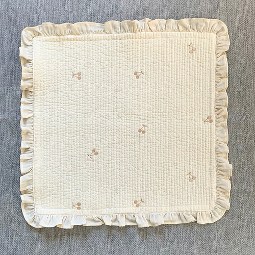 わんちゃんとセレブリティなひとときを♡ハンドメイド　カフェマット　ボヌール 犬用カフェマット フリル ヌビ イブル 韓国キルティング使用 猫