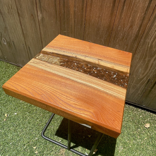 コーヒー豆を埋めたレジンテーブル【欅】 サイドテーブル STRAMBO