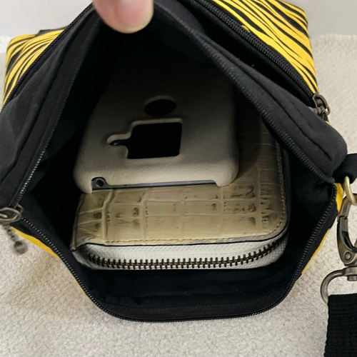 虎柄 ショルダーバッグ 阪神タイガース akaneko サコッシュ 応援グッズ