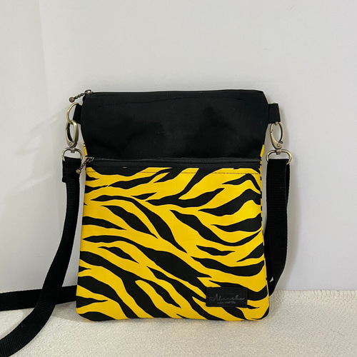 虎柄 ショルダーバッグ 阪神タイガース akaneko サコッシュ 応援グッズ