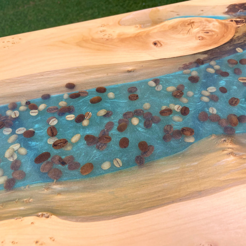 コーヒー豆を埋めたレジンテーブル【銀杏】 サイドテーブル STRAMBO