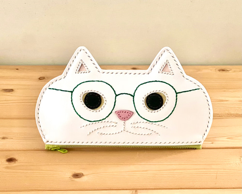 猫のメガネケース K.TAMAO作 全て手縫いのハンドメイド 姫路レザー 猫のメガネケース K.TAMAO作 全て手縫いのハンドメイド 姫路レザー