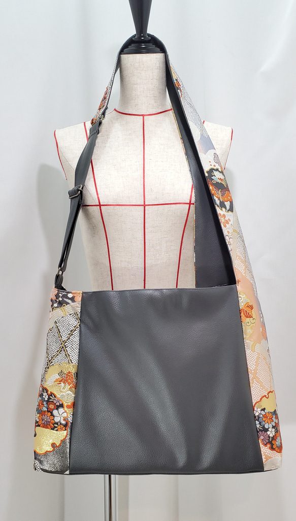 袈裟BAG【帯リメイク】雪輪(ゆきわ)柄×グレー合皮　＃帯×合皮＃異素材MIX＃和装BAG＃ショルダーバッグ 5枚目の画像