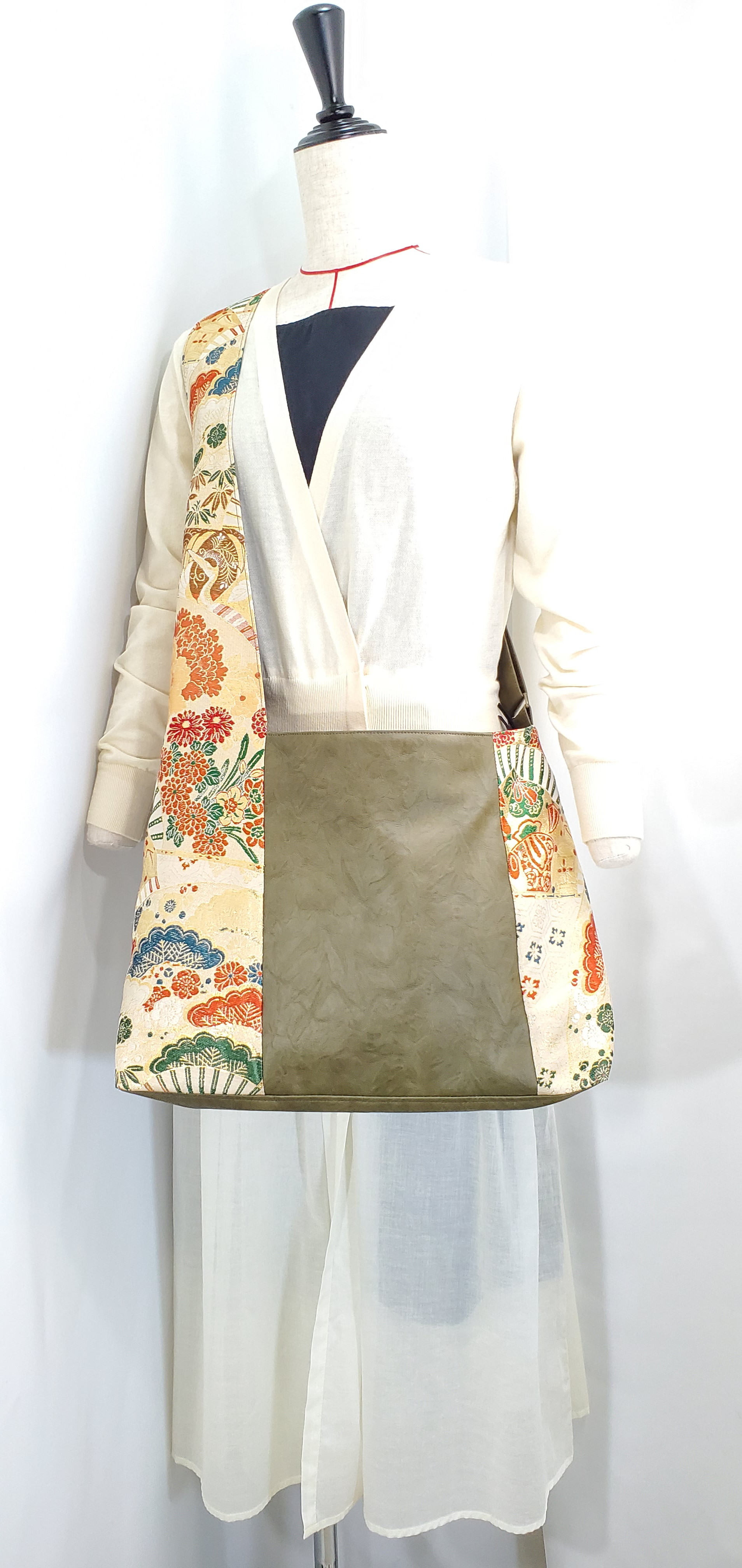 着物リメイク 本革 × 丸帯  大きめ バッグ 和装バッグ ハンドメイド 吉祥紋 正絹帯リメイク 横型大きめトートバッグ&小物入れ 和柄×朱色
