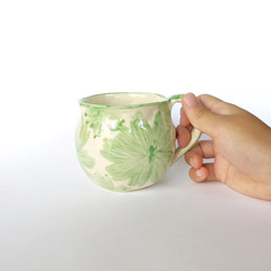 コーヒーカップ　緑の花　手びねり 2枚目の画像