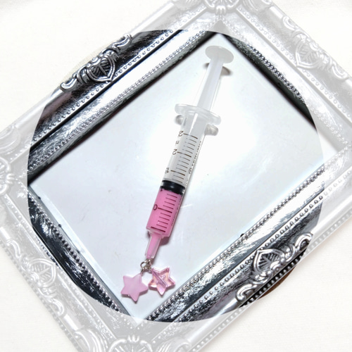 ゆめかわ注射器ピアス♡(初恋) ピアス（フック・チェーン） 影音 通販